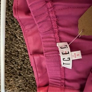 Gorgeous pink strapless ruffle top!